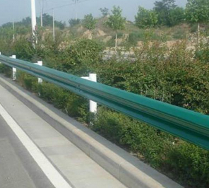 公路防撞護(hù)欄